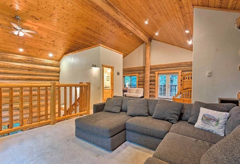 Riverfront Gold Bar Log Cabin Near Stevens Pass!