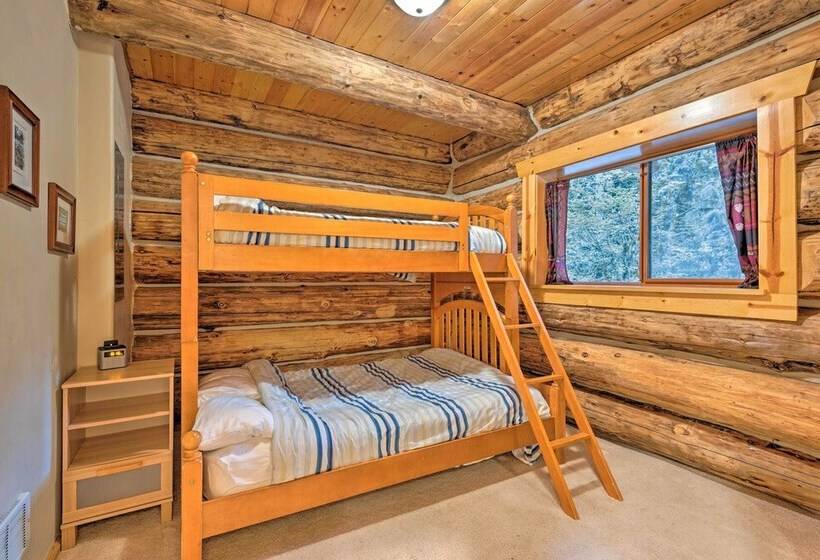 Riverfront Gold Bar Log Cabin Near Stevens Pass!
