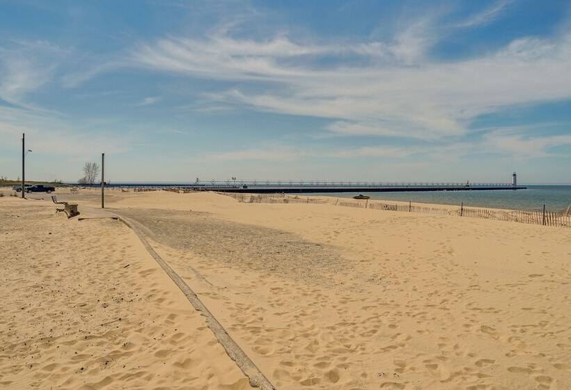 Manistee Cottage Near Beach & Dtwn