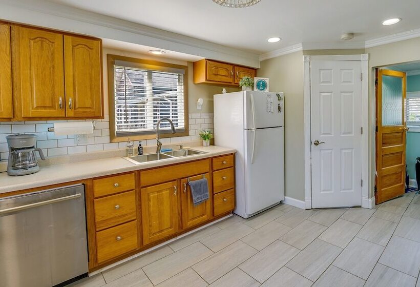 Manistee Cottage Near Beach & Dtwn