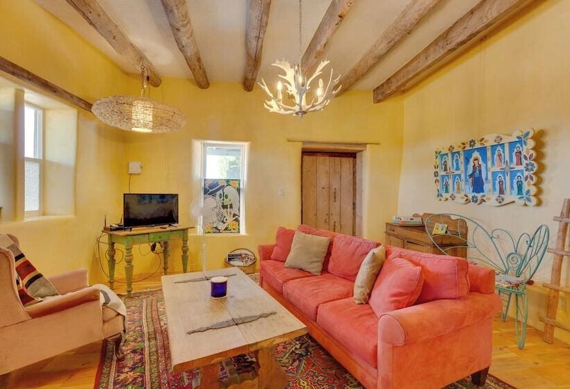 Santa Cruz Home W/ Mountain Views!