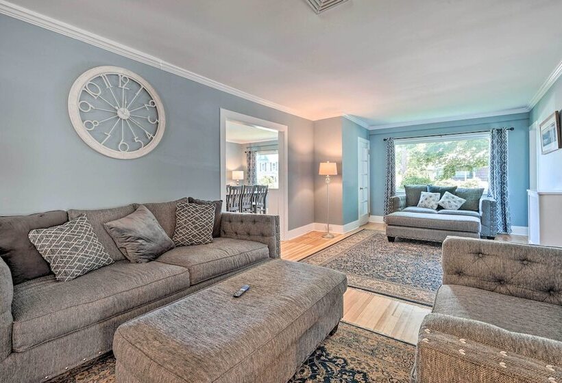 Downtown Retreat W/ Grill, Fire Pit & Wet Bar