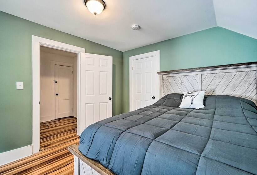 Downtown Retreat W/ Grill, Fire Pit & Wet Bar