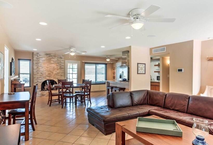 El Paso Smart House: Backyard   12 Mi To Downtown