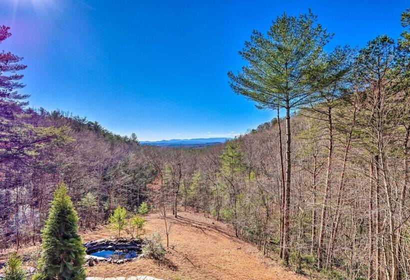 Expansive Murphy Retreat W/ Mountain Views!