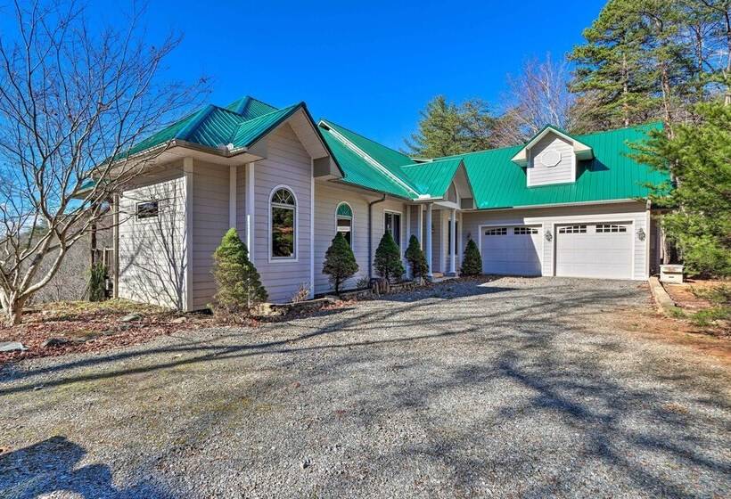 Expansive Murphy Retreat W/ Mountain Views!