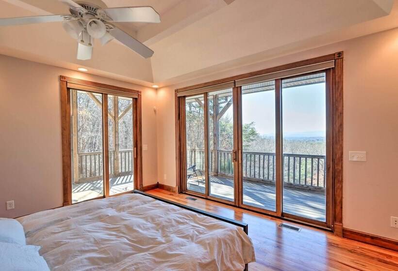 Expansive Murphy Retreat W/ Mountain Views!