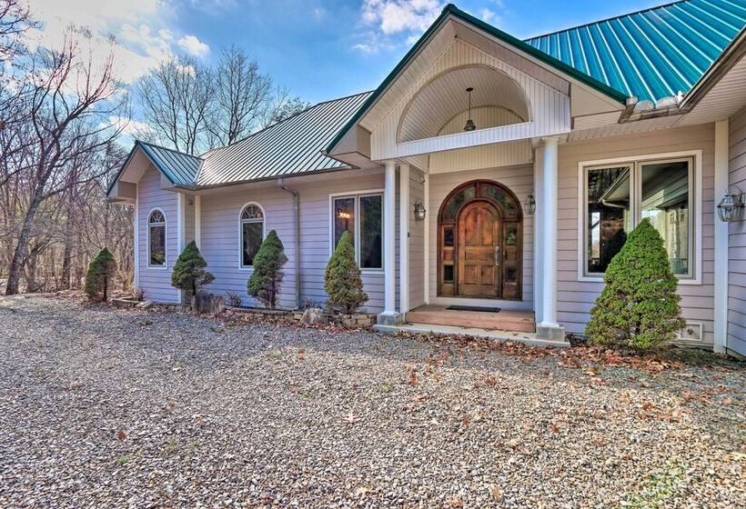 Expansive Murphy Retreat W/ Mountain Views!