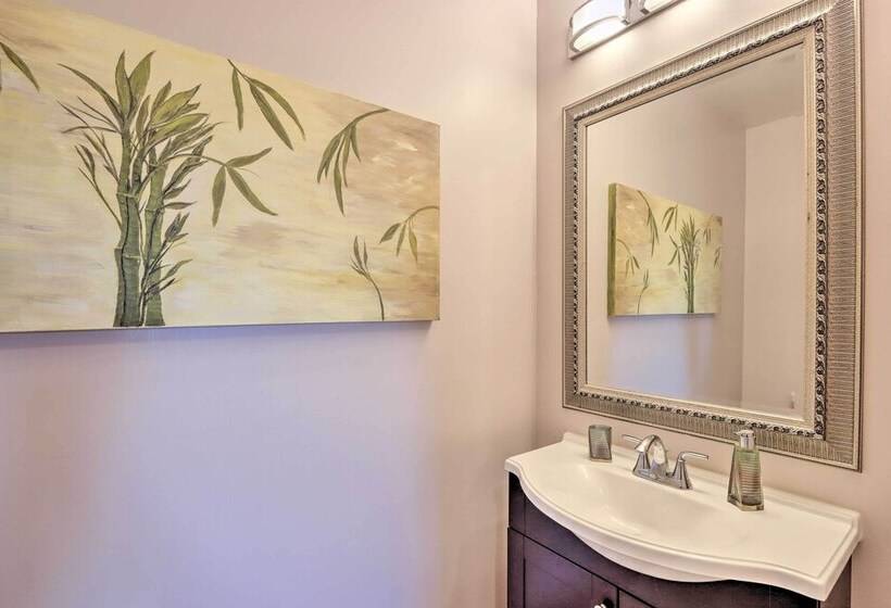 Expansive Murphy Retreat W/ Mountain Views!