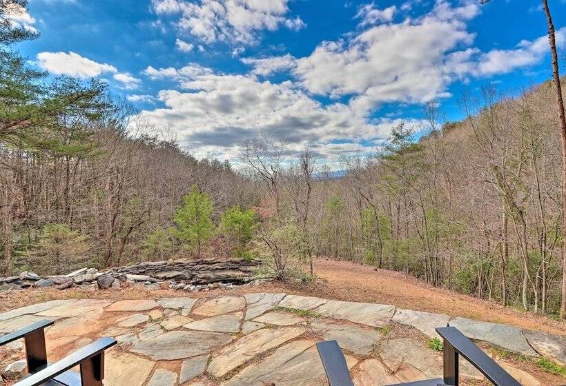 Expansive Murphy Retreat W/ Mountain Views!