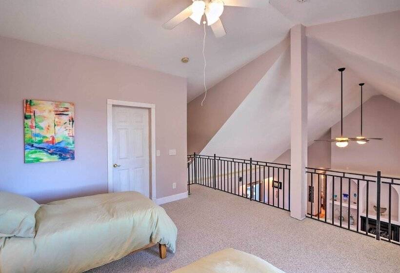 Expansive Murphy Retreat W/ Mountain Views!