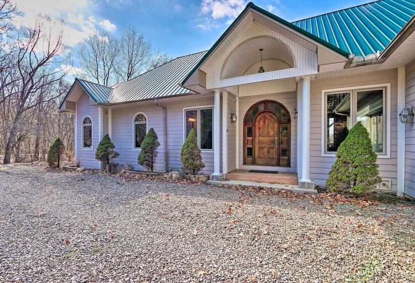 Expansive Murphy Retreat W/ Mountain Views!