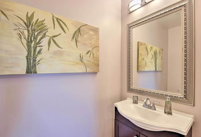 Expansive Murphy Retreat W/ Mountain Views!