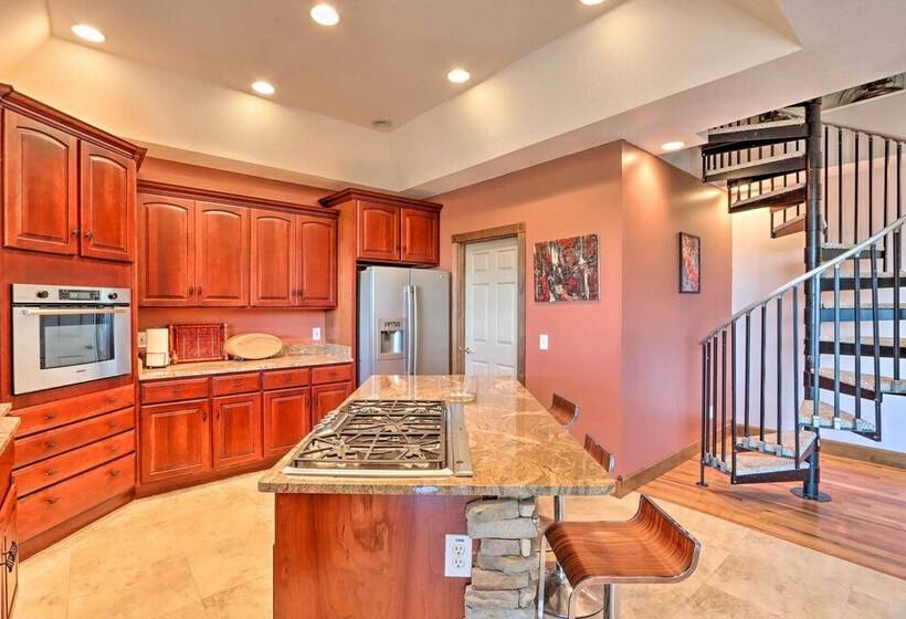 Expansive Murphy Retreat W/ Mountain Views!