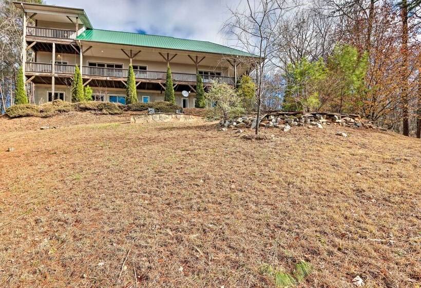 Expansive Murphy Retreat W/ Mountain Views!