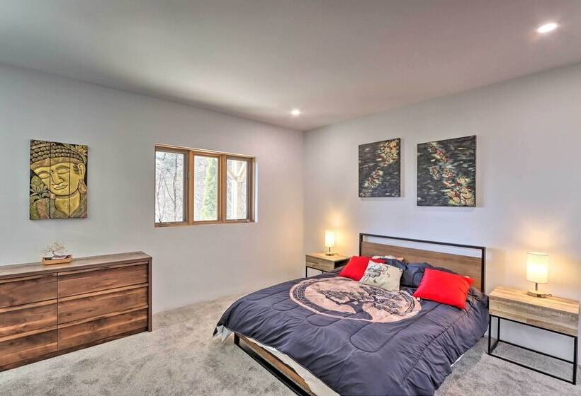 Expansive Murphy Retreat W/ Mountain Views!