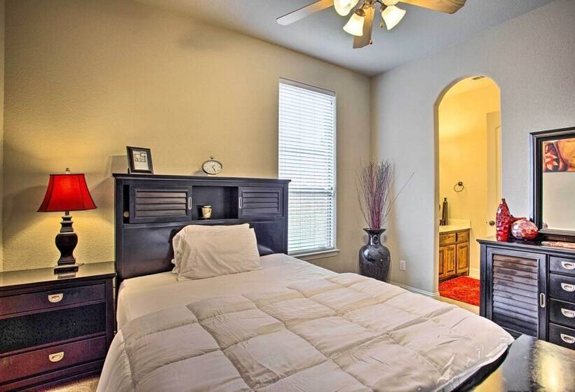 4 Mi To Grapevine Lake: Texas Home W/ Media Room