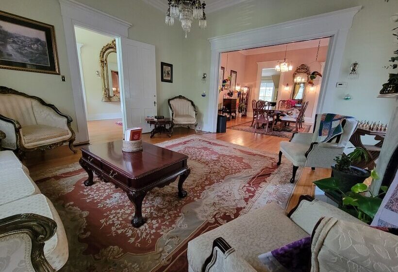 Fairfax Bed And Breakfast