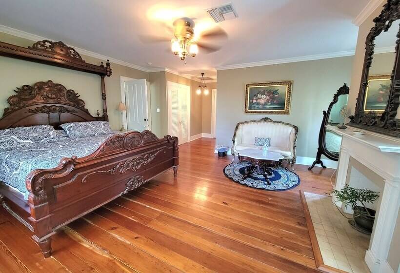 Fairfax Bed And Breakfast