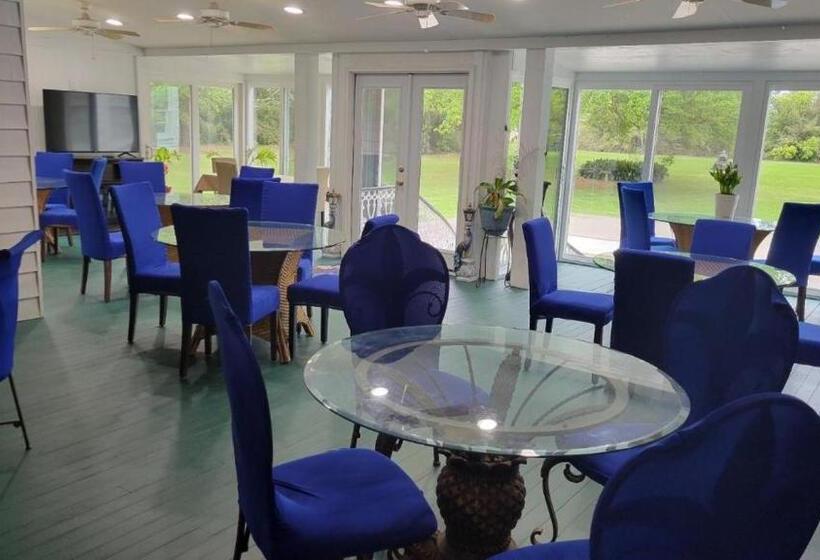 Fairfax Bed And Breakfast