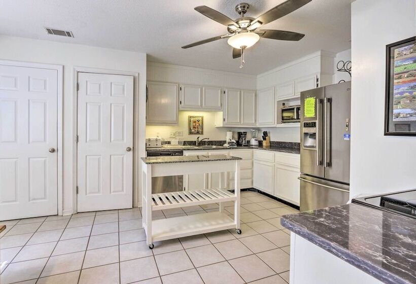 < 1 Mi To Beach: Family Friendly Hilton Head Home