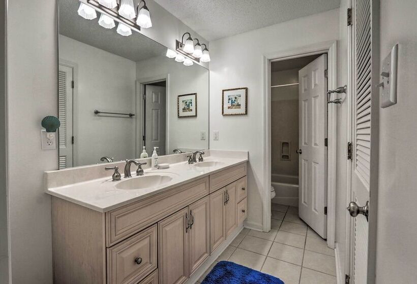 < 1 Mi To Beach: Family Friendly Hilton Head Home