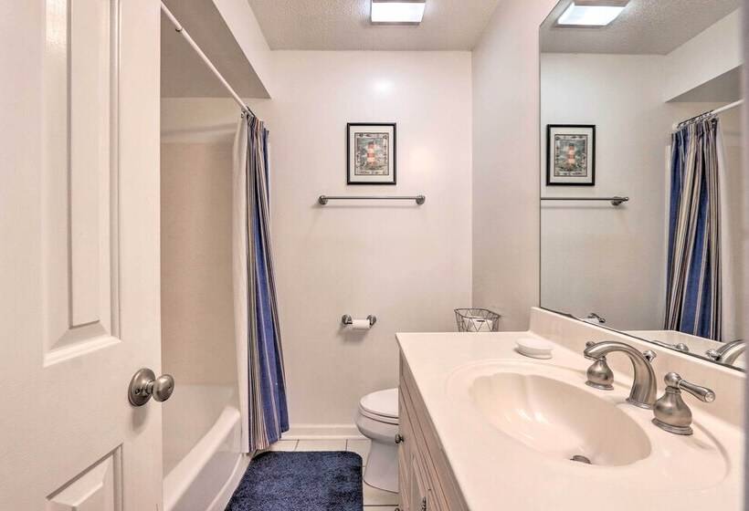 < 1 Mi To Beach: Family Friendly Hilton Head Home