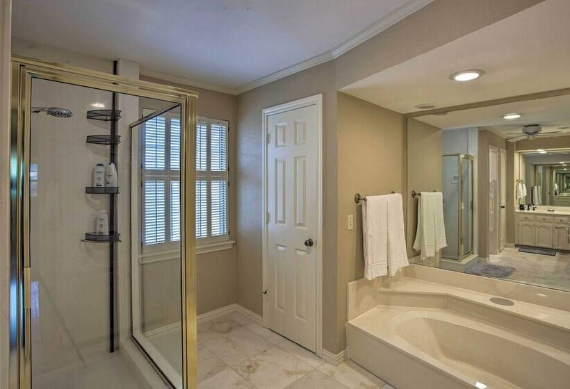 Pool Table, Patio & Grill: Idyllic Mckinney Home