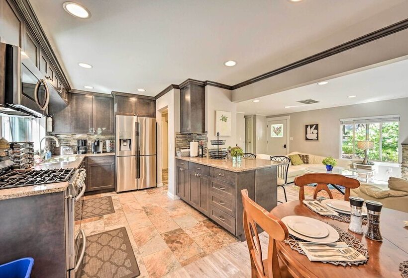 Family Friendly Kirkland Home ~ 1 Mi To Downtown