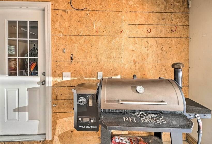 Family Friendly Lakeview Home W/ Private Yard