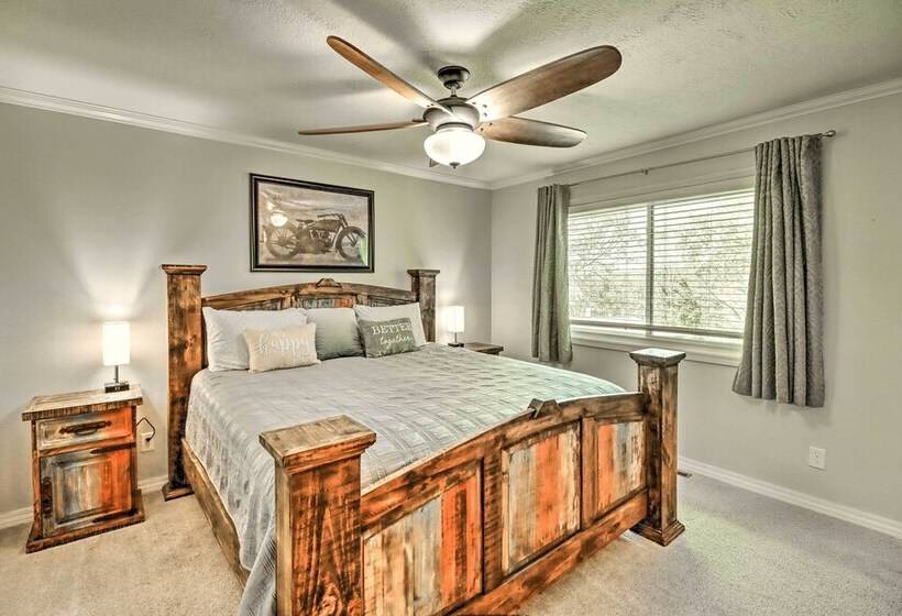 Family Friendly Lakeview Home W/ Private Yard