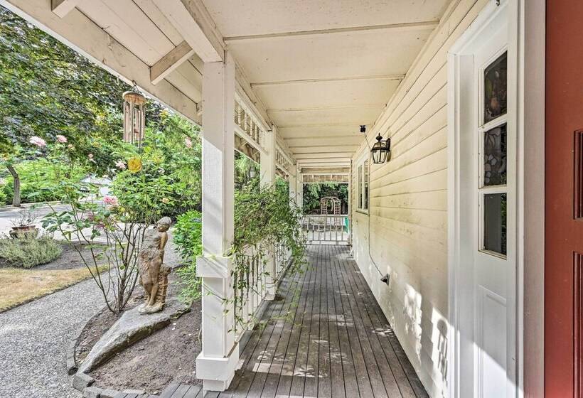 Family Friendly Redmond Home W/ Spacious Deck