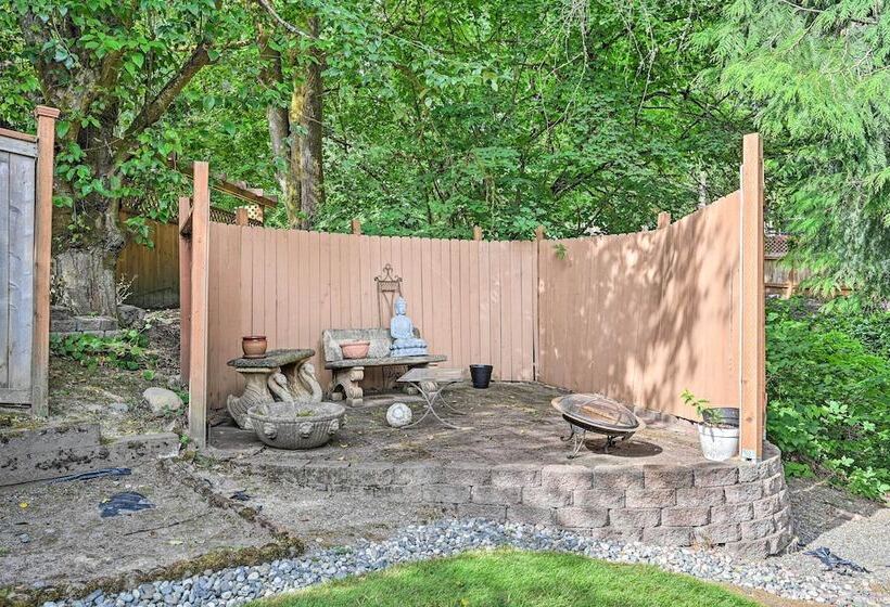Family Friendly Redmond Home W/ Spacious Deck