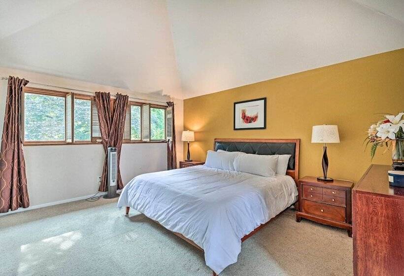 Family Friendly Redmond Home W/ Spacious Deck