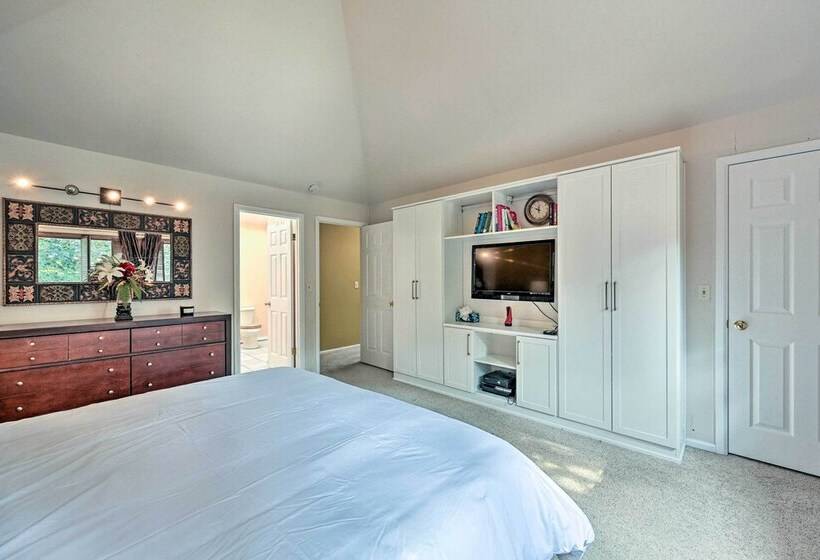 Family Friendly Redmond Home W/ Spacious Deck