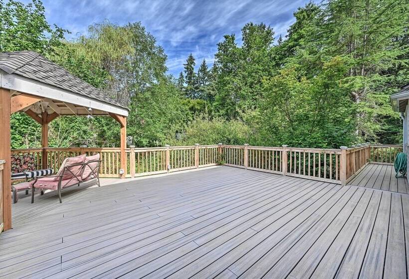 Family Friendly Redmond Home W/ Spacious Deck
