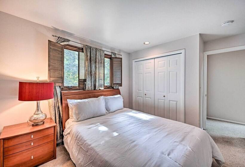 Family Friendly Redmond Home W/ Spacious Deck