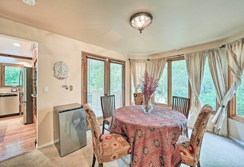 Family Friendly Redmond Home W/ Spacious Deck