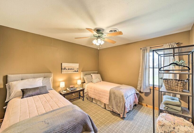 Family Friendly Sallisaw Home W/ Large Yard!