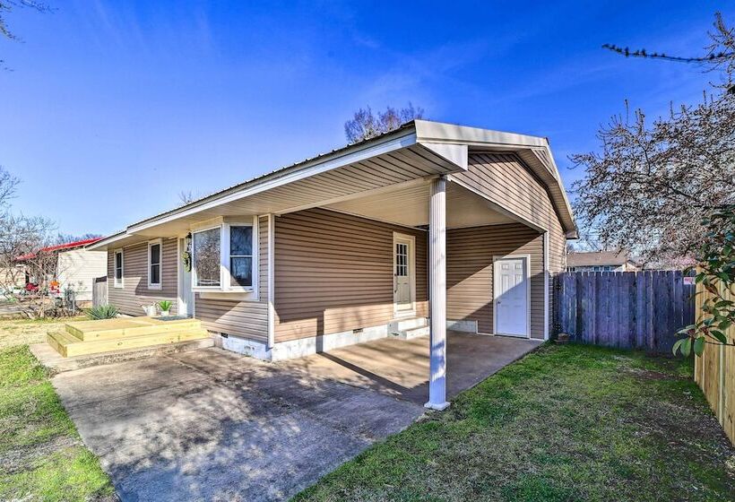 Family Friendly Sallisaw Home W/ Large Yard!