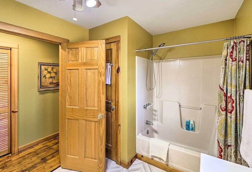 Family Friendly Sallisaw Home W/ Large Yard!