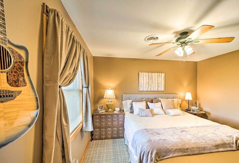 Family Friendly Sallisaw Home W/ Large Yard!