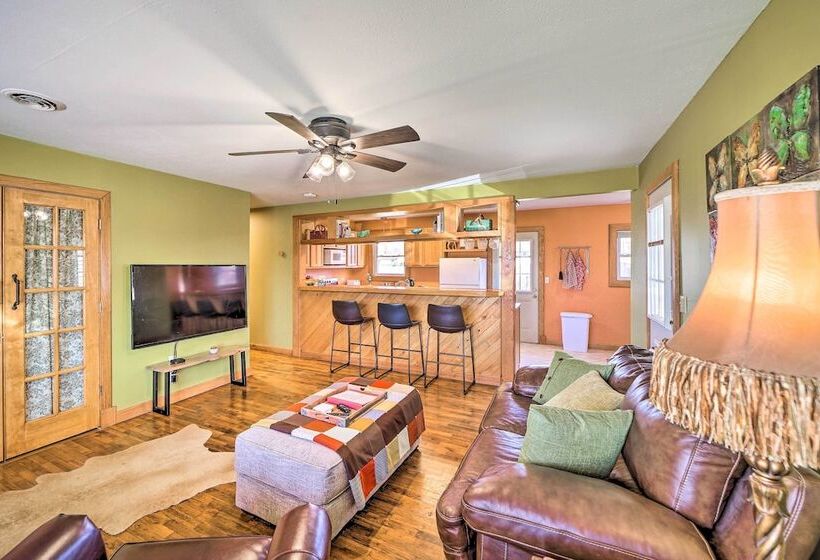 Family Friendly Sallisaw Home W/ Large Yard!