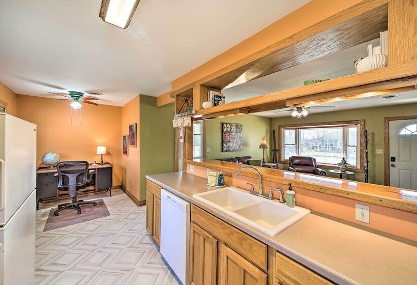 Family Friendly Sallisaw Home W/ Large Yard!