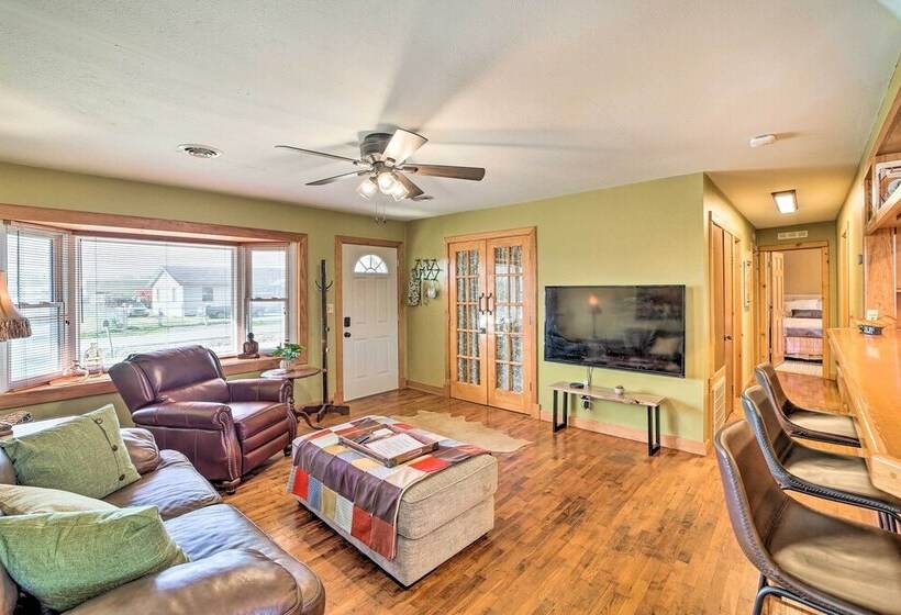 Family Friendly Sallisaw Home W/ Large Yard!