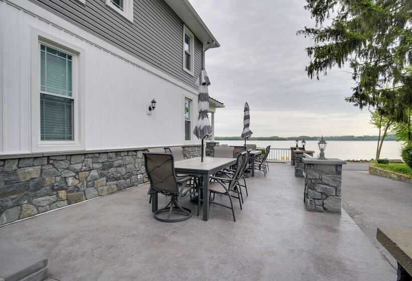 Family Home + Private Hot Tub On Susquehanna River