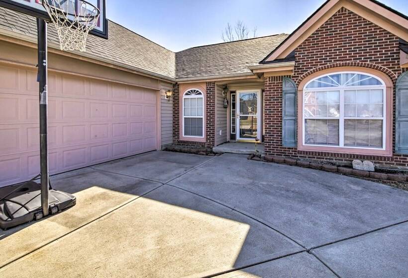 Family Home W/ Yard ~ 15 Mi To Downtown!