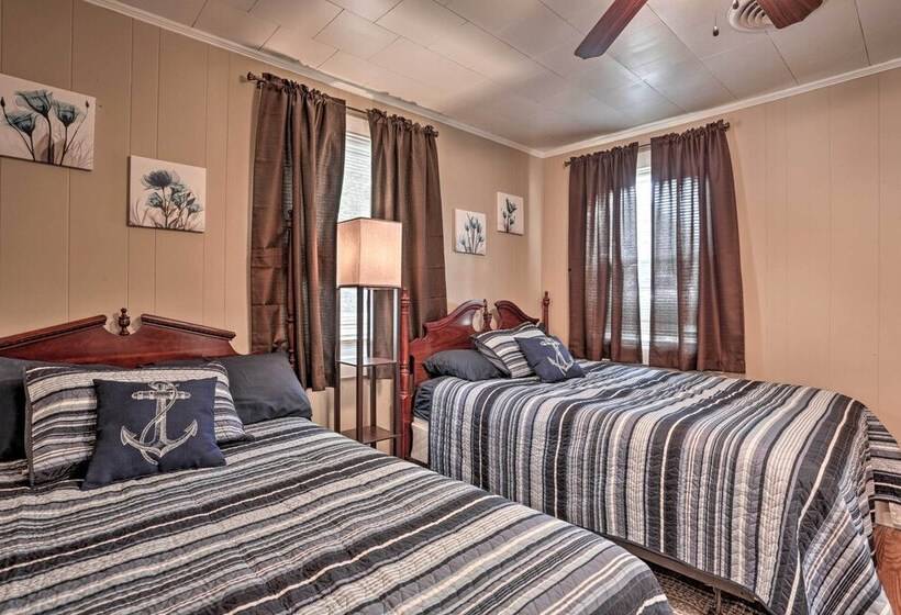 Ferriday Lakehouse W/ Private Dock, Deck, & Yard!