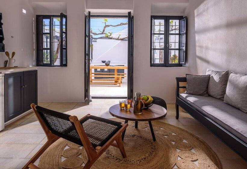 Firalia, Casa In Rock Suites