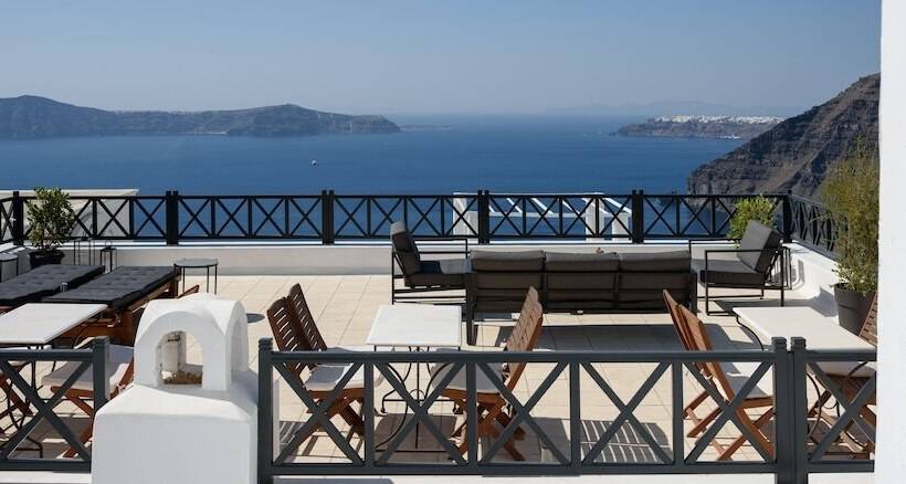 Firalia, Casa In Rock Suites